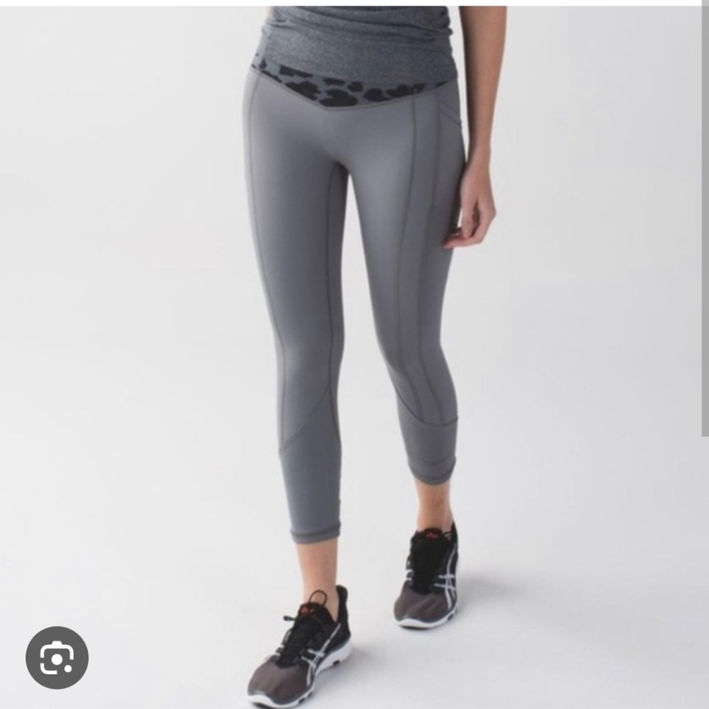 Lululemon cropped 21"  ATRP leggings